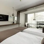 Sea Breeze Private Apartment In Marine Hotel